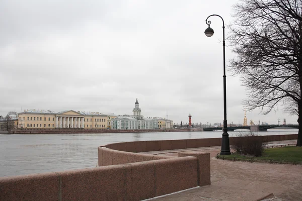 Embankment em São Petersburgo — Fotografia de Stock