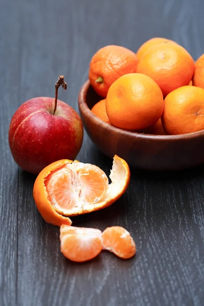 Maçã e tangerinas — Fotografia de Stock