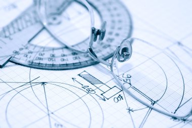 gözlükler ve cetvel