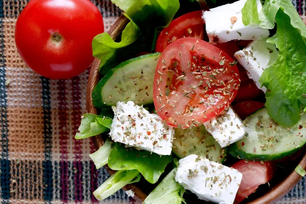 Салат с сыром фета — стоковое фото