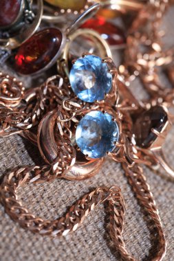 takı üzerine yağlıboya