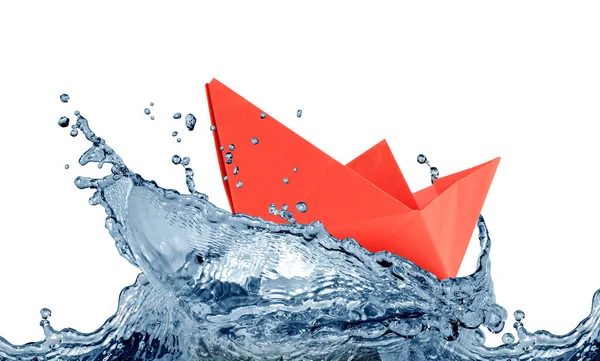 Scheepswrak Concept Rode Papieren Boot Tussen Grote Golven Tegen Witte Stockfoto