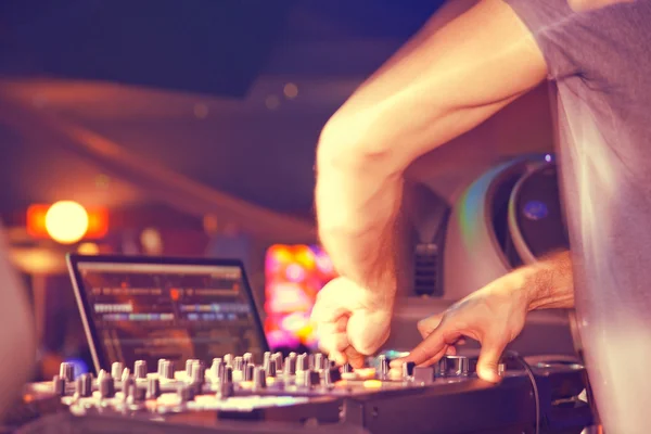 DJ mixing — Stock Photo, Image