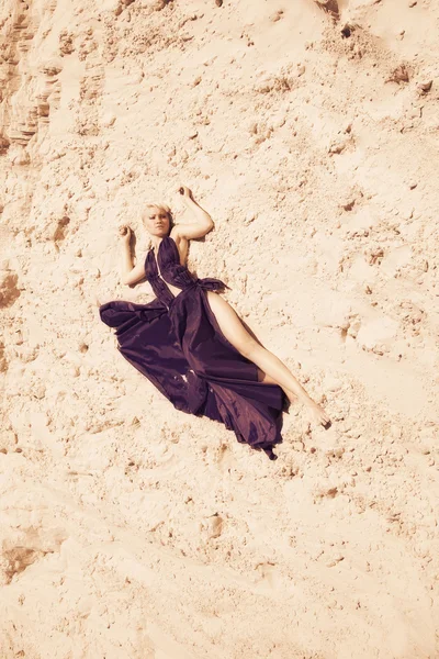 Portrait de femme séduisante en sable — Photo