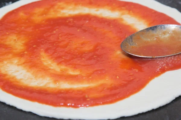 Testo con salsa de tomate —  Fotos de Stock