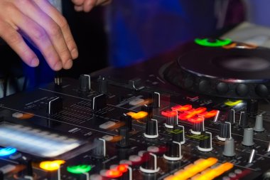 DJ ses ekipmanları