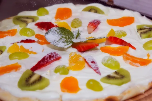 Pizza con frutta — Foto Stock