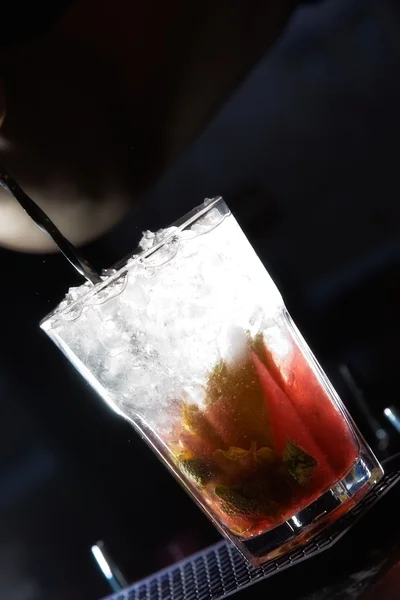Bevanda alcolica al bar — Foto Stock