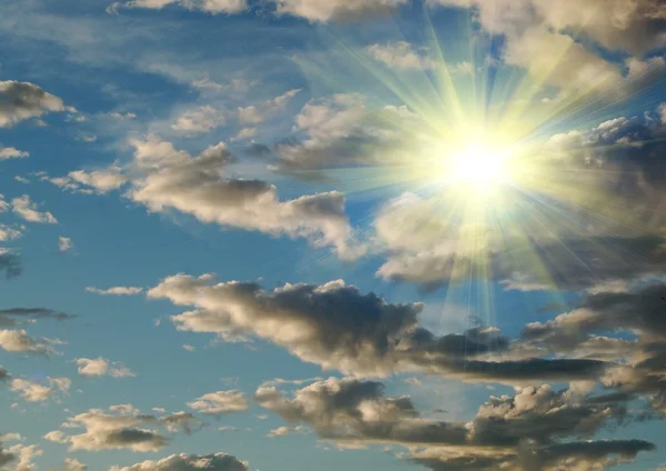 Nubes y sol —  Fotos de Stock