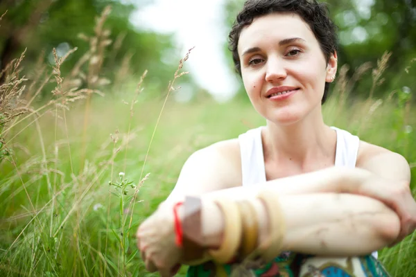 Cute girl on green field — Stock Photo, Image