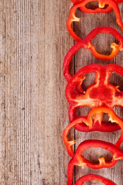 kırmızı biber dilimlenmiş