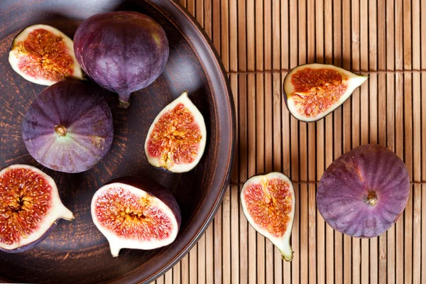 Fresh figs in a plate — Stock Photo, Image