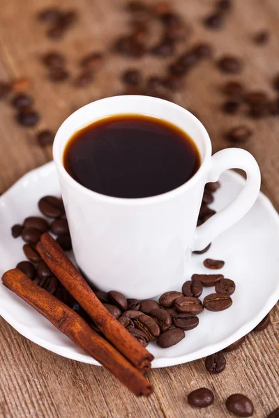 Tasse Kaffee und Zimt — Stockfoto