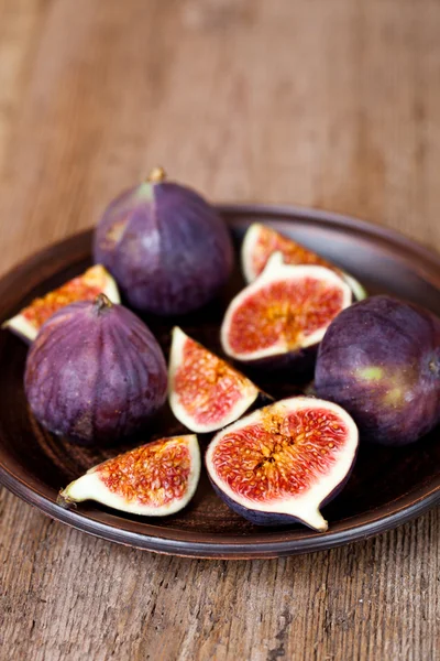 Fresh figs in a plate — Stock Photo, Image