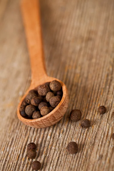 Pimento in cucchiaio di legno — Foto Stock