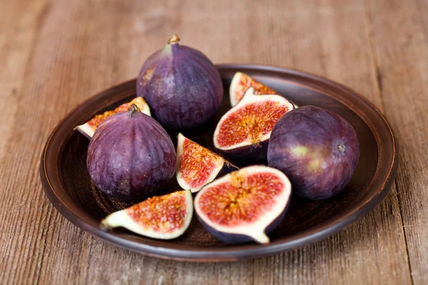 Fresh figs in a plate — Stock Photo, Image