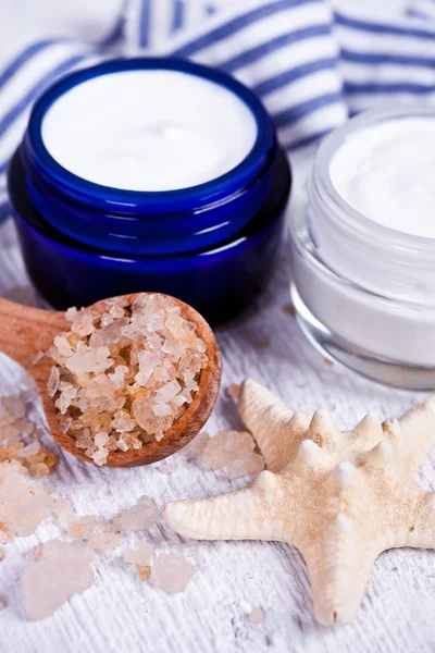 Face cream with sea salt and star — Stock Photo, Image