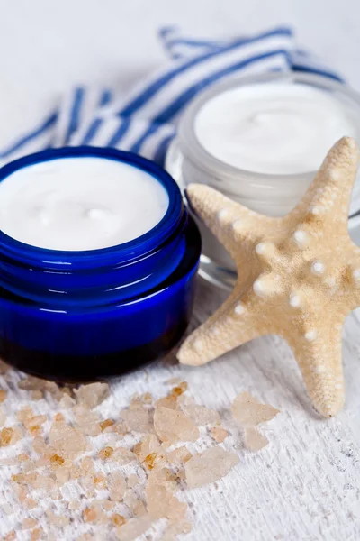 Face cream wiith sea salt and star — Stock Photo, Image