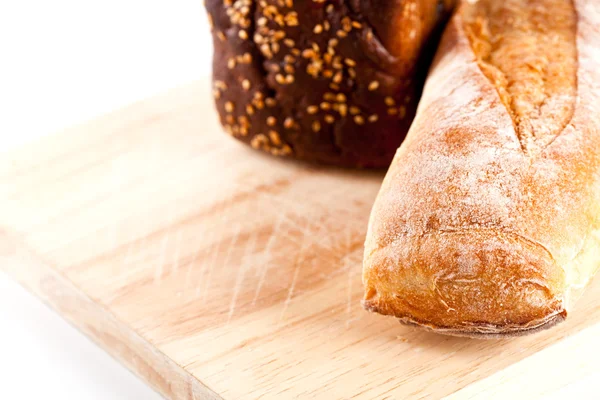 Frisches Brot und Baguette — Stockfoto