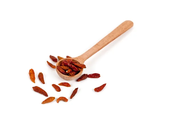 木のスプーンの赤唐辛子 — ストック写真