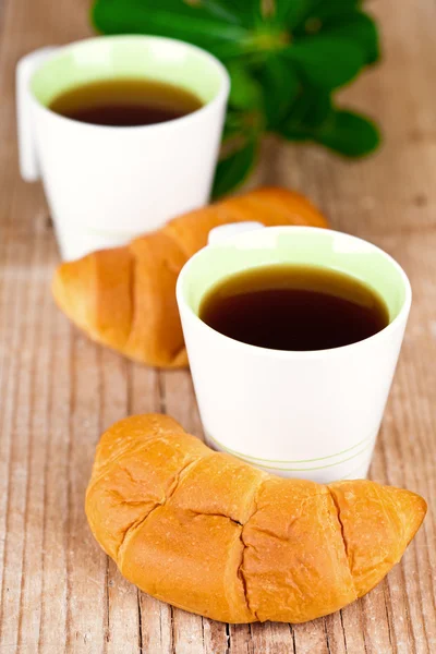 Two cups of tea and fresh croissants — Stock Photo, Image