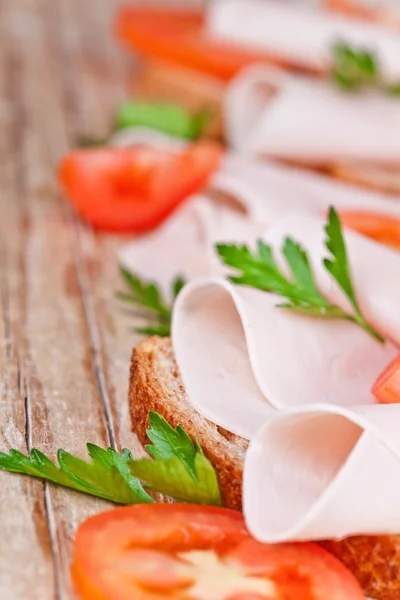 Bread with sliced ham, fresh tomatoes and parsley — Stock Photo, Image