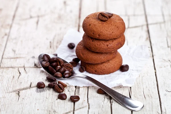 Chocolate cookies and spoon with coffee beans — Stock Photo, Image