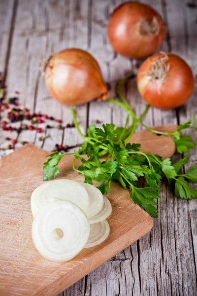 Fresh onions and parsley — Stock Photo, Image