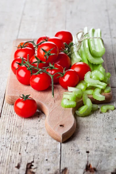 Fresh organic celery and tomatoes — Stock Photo, Image