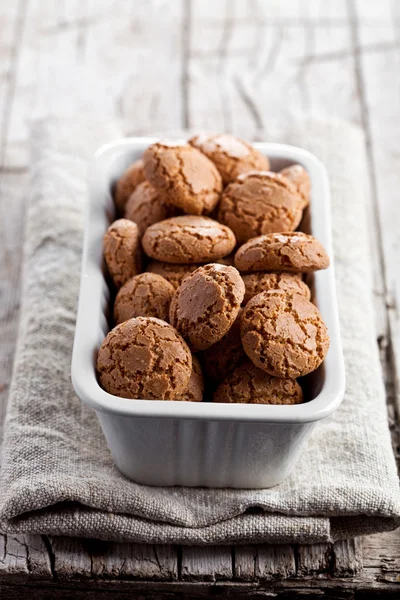 Meringue almond cookies in bowl — Stock Photo, Image