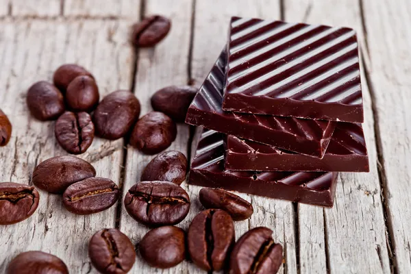 Čokoládové sladkosti a káva — Stock fotografie