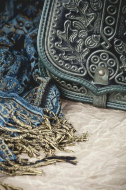 Vintage çanta ve eşarp 