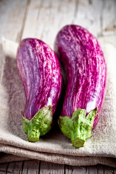 Due melanzane fresche — Foto Stock