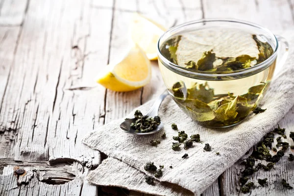 Kopje groene thee en citroen — Stockfoto