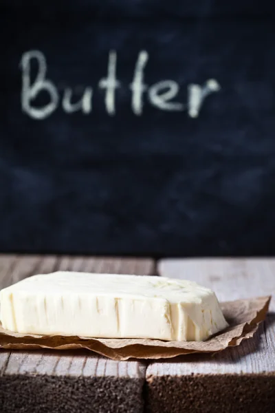 Verse boter en schoolbord — Stockfoto
