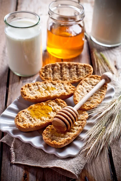 Crackers, melk en honing — Stockfoto