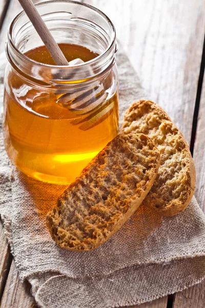 Crackers en honing — Stockfoto