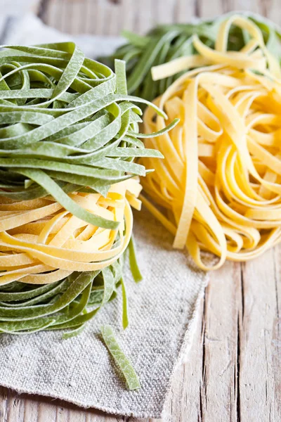 Tagliatelli di pasta italiana — Foto Stock