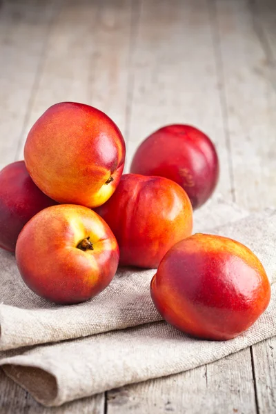 Frische Nektarinen — Stockfoto