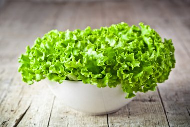 marul salata bir kase