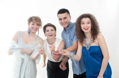 Üç kız ve adam bir yılbaşı tatil