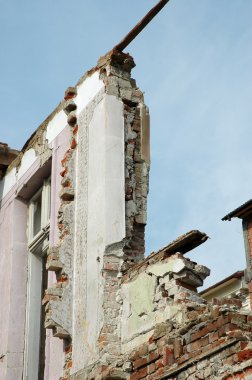 yıkılmış yapılar