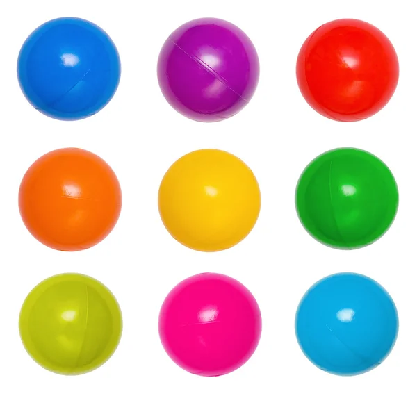 Muchas bolas de plástico de color de la pequeña ciudad de los niños — Foto de Stock