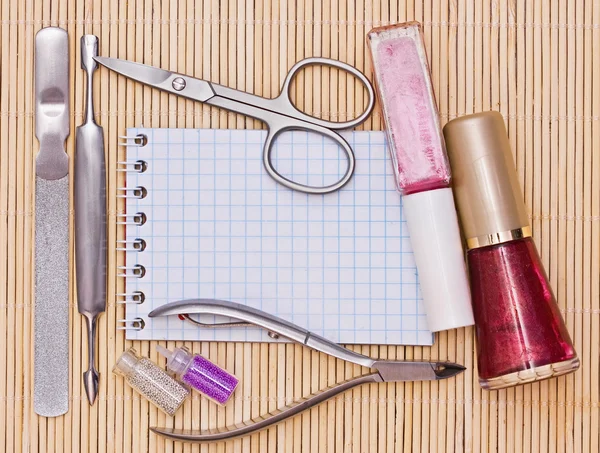 Acessórios para manicure. Um lugar vazio para o seu texto . — Fotografia de Stock