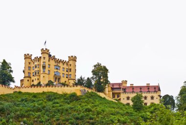 castle Hohenschwangau, Güney Almanya'da yağmurlu gün sarayda