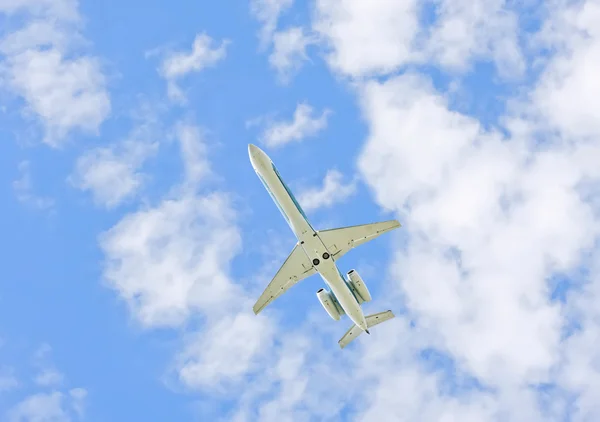 L'aereo nel cielo — Foto Stock