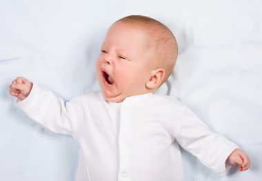 Yeni doğan yawns