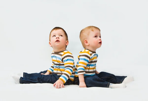 Twins sitting — Stock Photo, Image