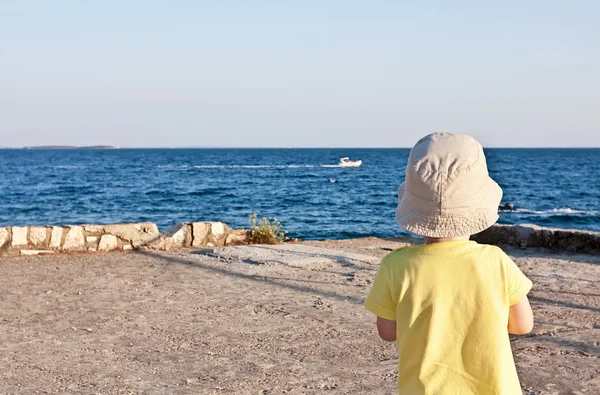 Child see on sea — Stock Photo, Image