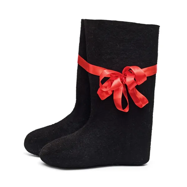 Russian traditional winter felt boot valenki and red ribbon — Stock Photo, Image